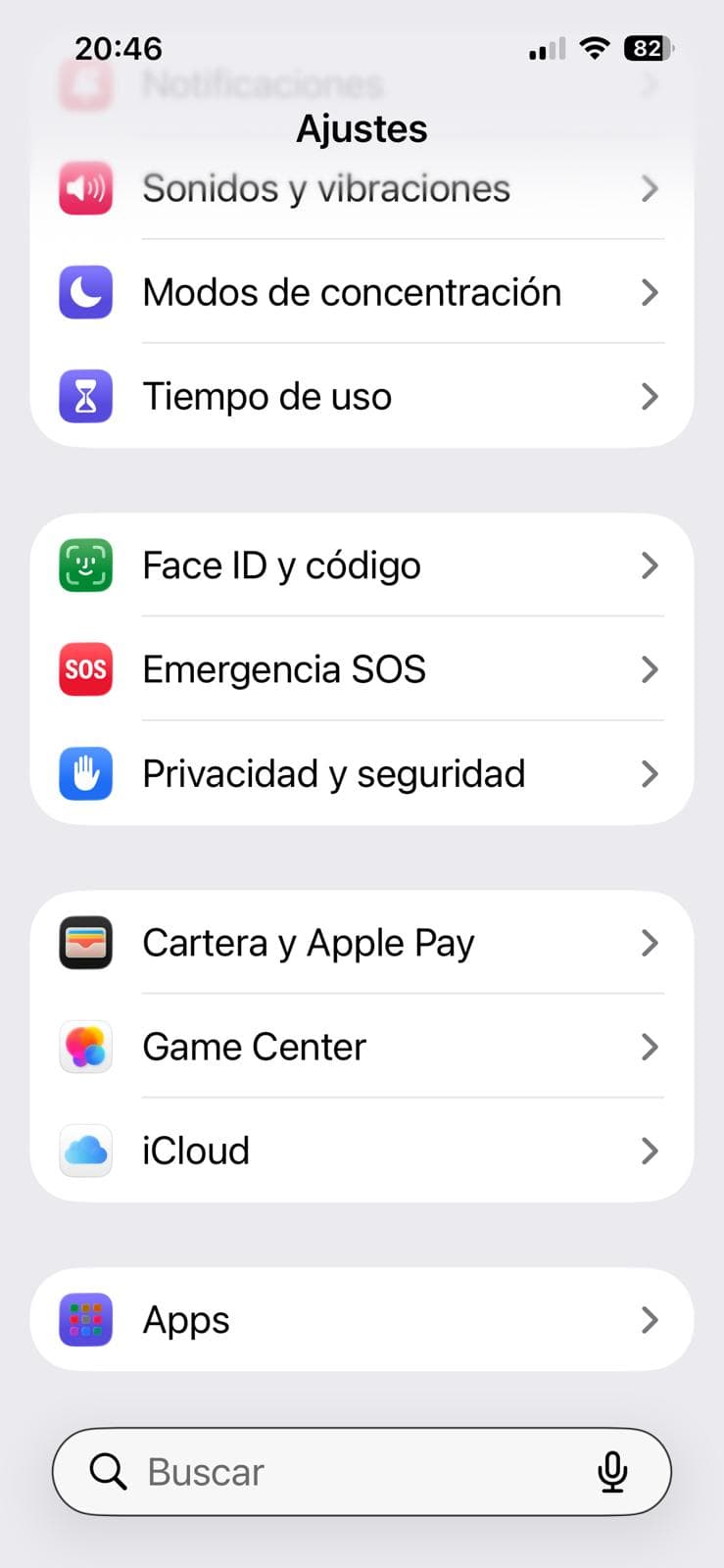 Abre los Ajustes del iPhone, baja hasta el final y pulsa «Apps».